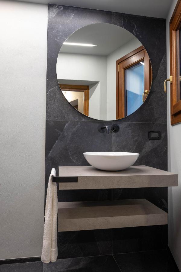 Alla Torre - Nel Cuore Del Borgo Storico Castagnole delle Lanze Bagian luar foto