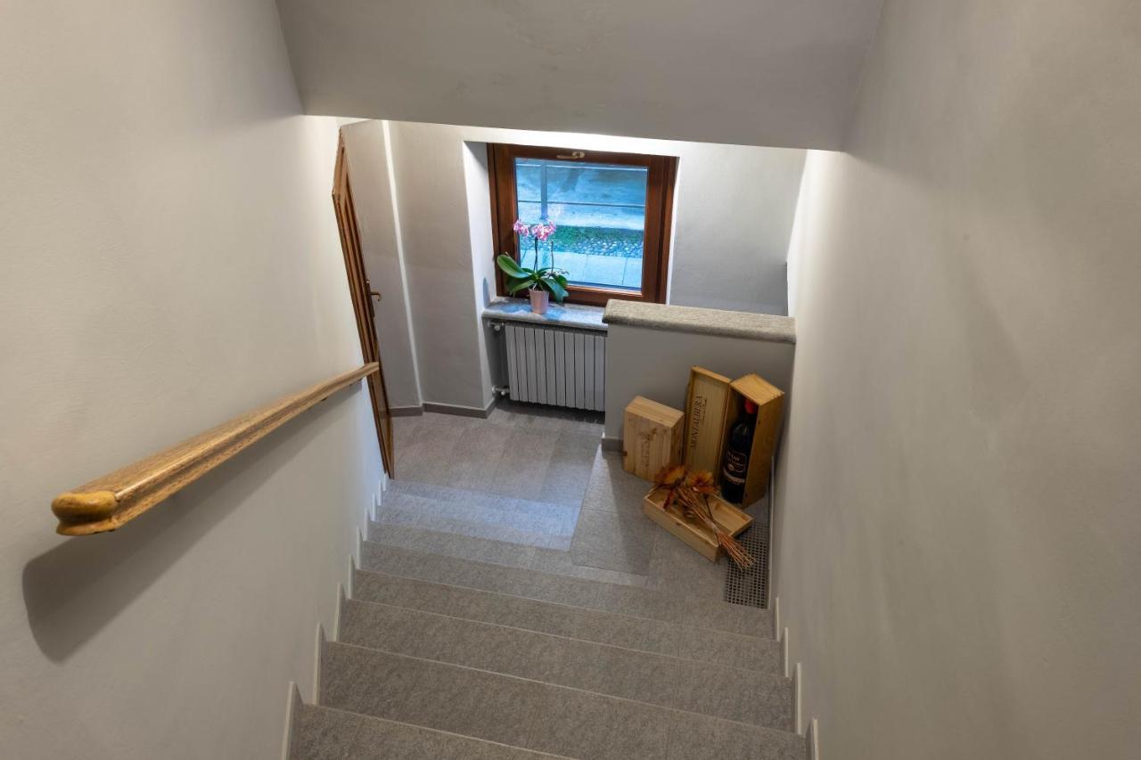 Alla Torre - Nel Cuore Del Borgo Storico Castagnole delle Lanze Bagian luar foto