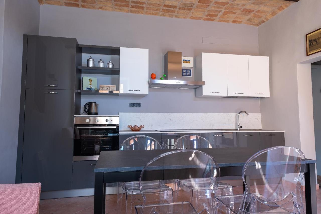 Alla Torre - Nel Cuore Del Borgo Storico Castagnole delle Lanze Bagian luar foto