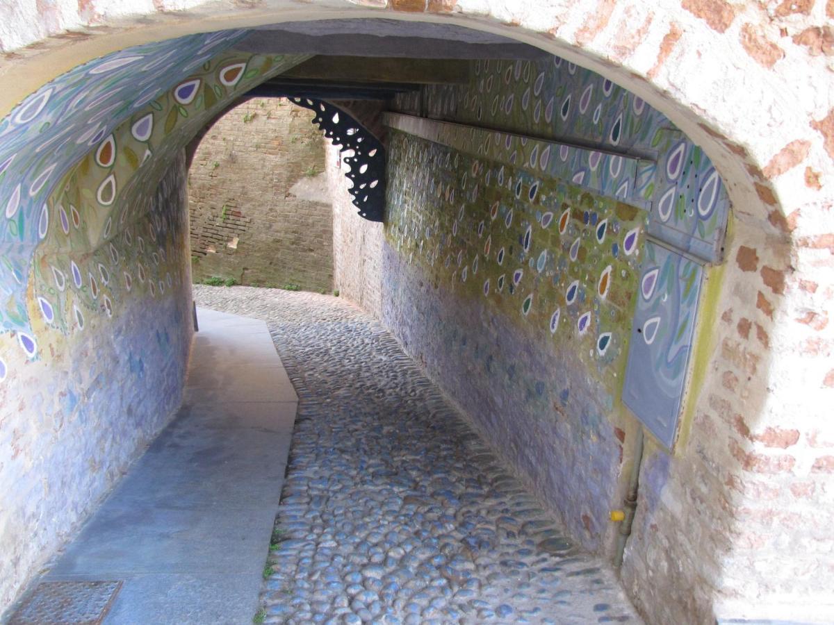Alla Torre - Nel Cuore Del Borgo Storico Castagnole delle Lanze Bagian luar foto