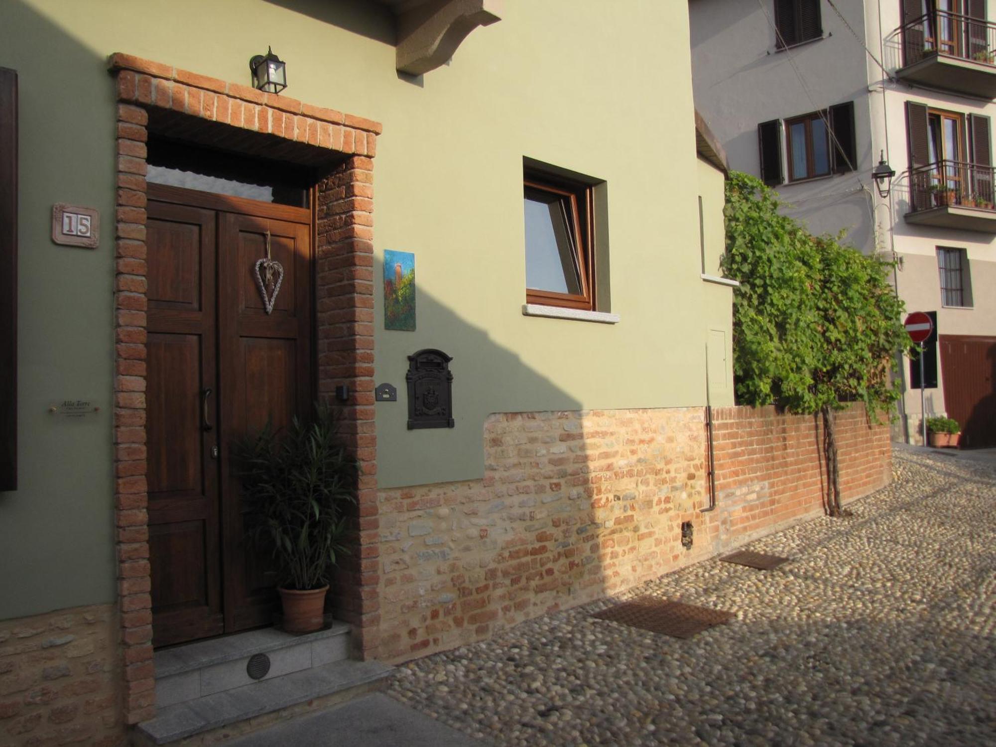 Alla Torre - Nel Cuore Del Borgo Storico Castagnole delle Lanze Bagian luar foto